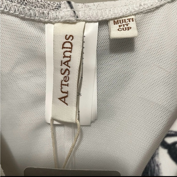 ArteSands NWT Women’s 18 D-G Cup Black White Bird Print Cross Front One-Piece - Picture 7 of 7